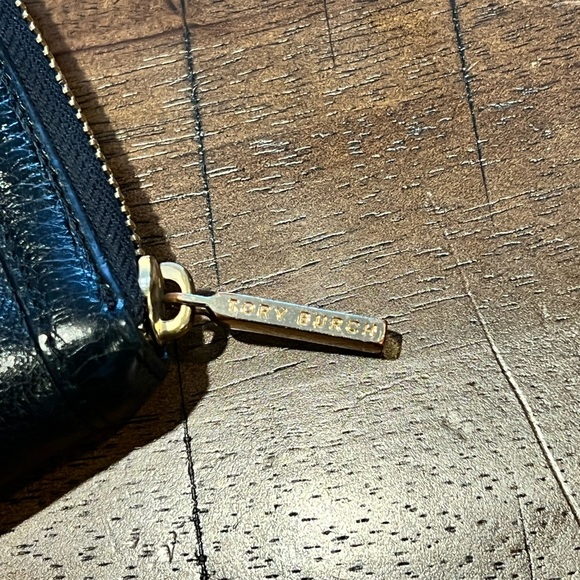 TORY BURCH ZIP AROUND CONTINENTAL WALLET - Picture 4 of 11